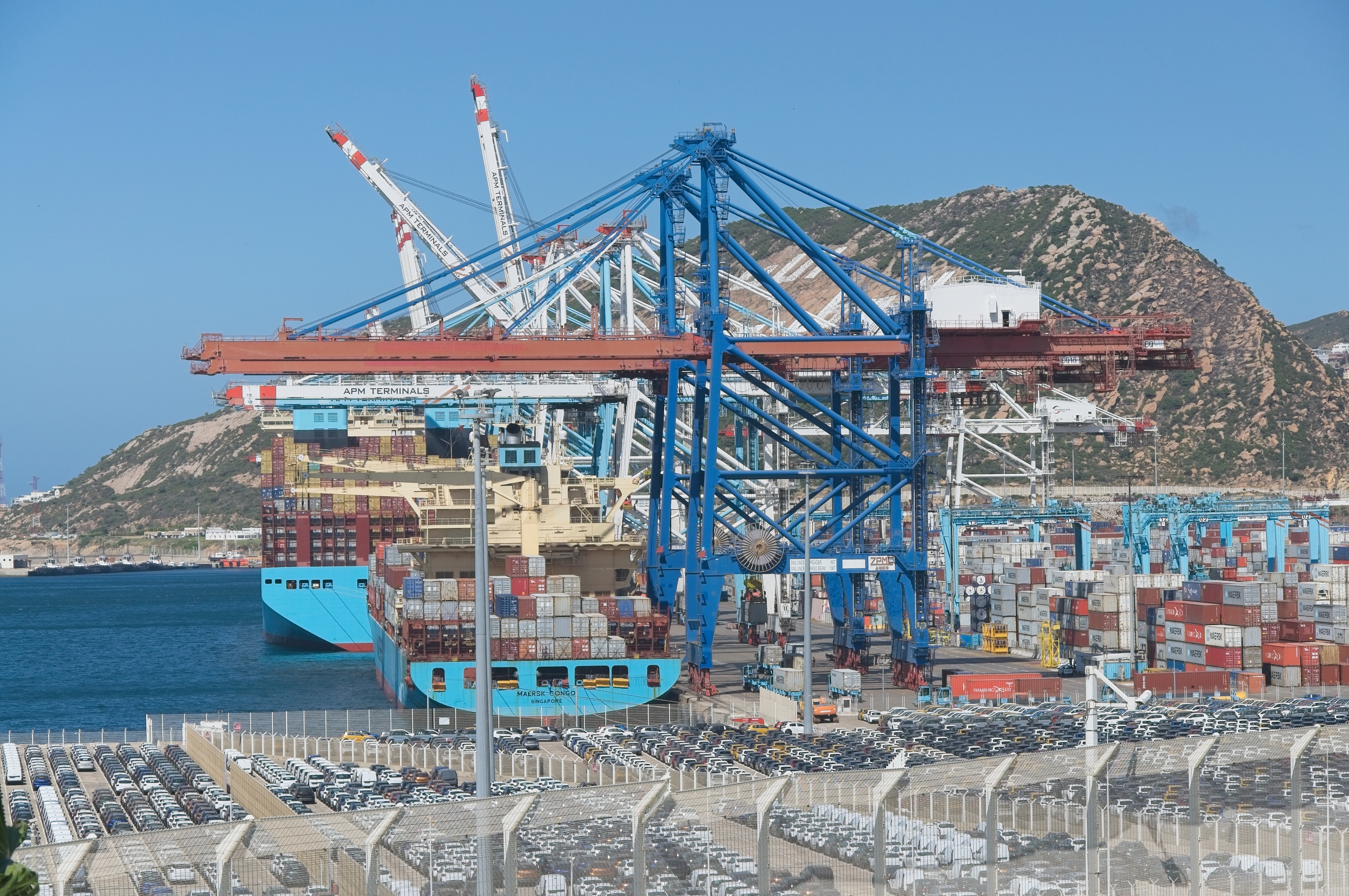 International freight container logistics and customs export documentation